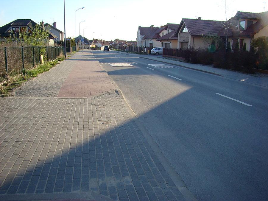I znowu osiedla domków w miejscach gdzie jakiś czas temu były tylko pola uprawne