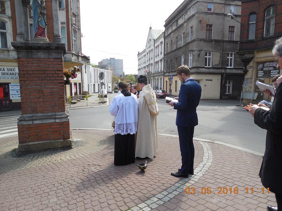 Nabożeństwo przy kapliczce matki Bożej w Bytomiu