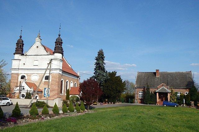 Kościół i plebania w Topolnie