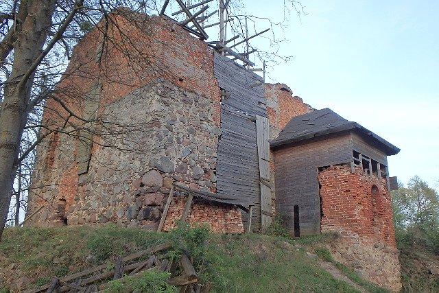 Pokrzyżacki zamek w Nowym Jasińcu. Niestety, ale ciągle w stanie ruiny:(
