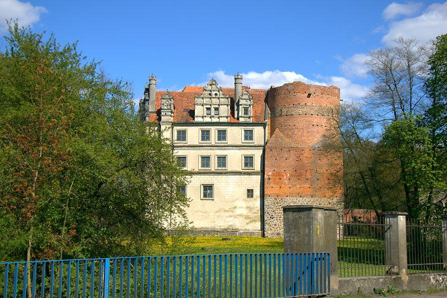 Zamek w Pęzinie