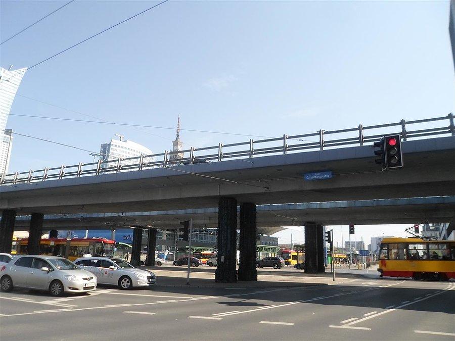 Rondo Czterdziestolatka przy Dw. Centralnym
