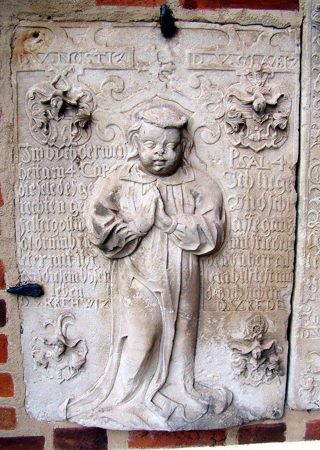 Płyta nagrobna z pocz. XVII w. na kościele w Żabinie
