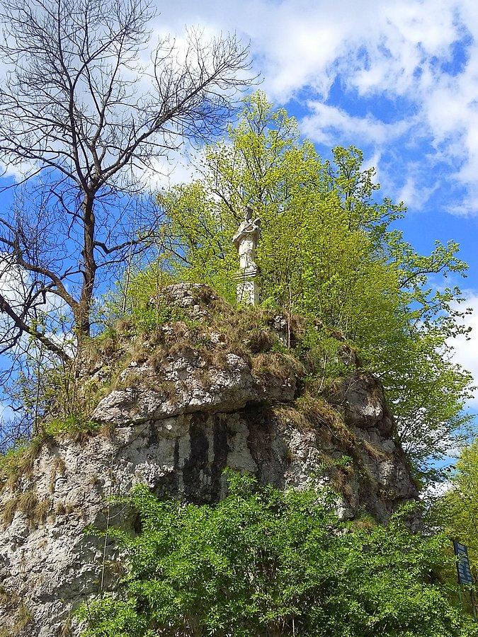 Figurka przy zamku w Pieskowej Skale