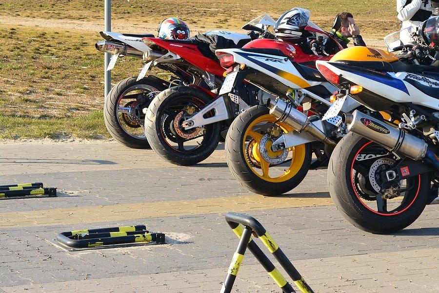 Motocykle nad jeziorem Firlej