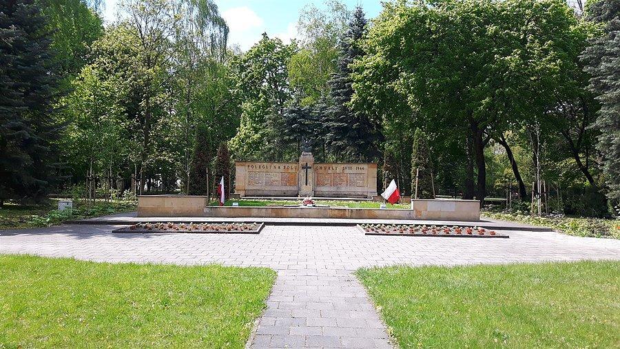 Pomnik-mogiła zbiorowa żołnierzy AK w Pęcicach