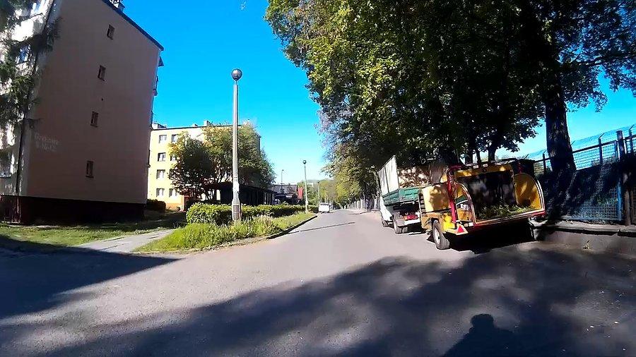 Chyba przycinają drzewa
