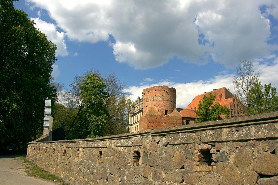 Mijamy zamek w Pęzinie