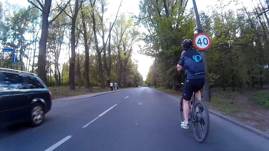 Jakiś czas za nim jechałem... masakra.. za to powinni karać - mowa o gadanie przez telefon