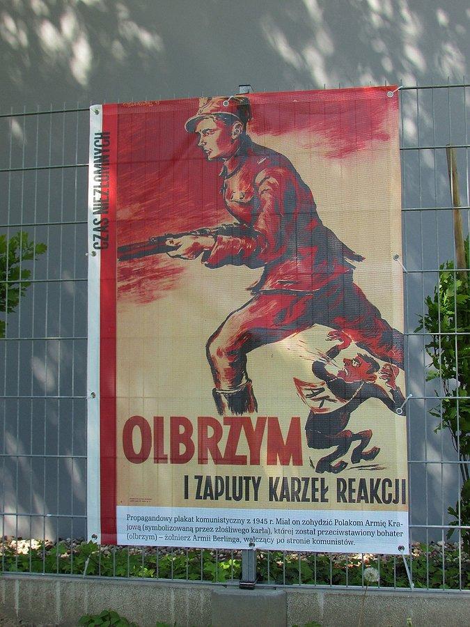 Wystawa przy IPN na Kłobuckiej