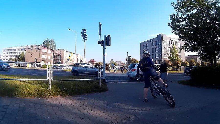 Na przejściu przed Famurem