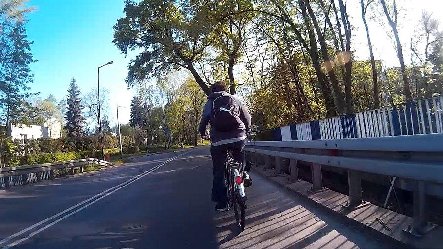 Czasami na niego trafiam, ale strasznie źle jeździ,,, szarpie rowerem na wszystkie strony, nagle przyspiesza, zwalnia, bez powodu