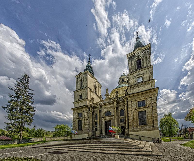 Barokowa kolegiata pw. św. Józefa, fundacji Jerzego Ossolińskiego, wybudowana w latach 1643–1650,