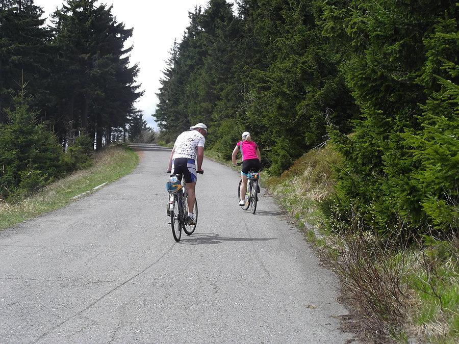Bikerzy z okolic Cieszyna wspinają się na Łysą