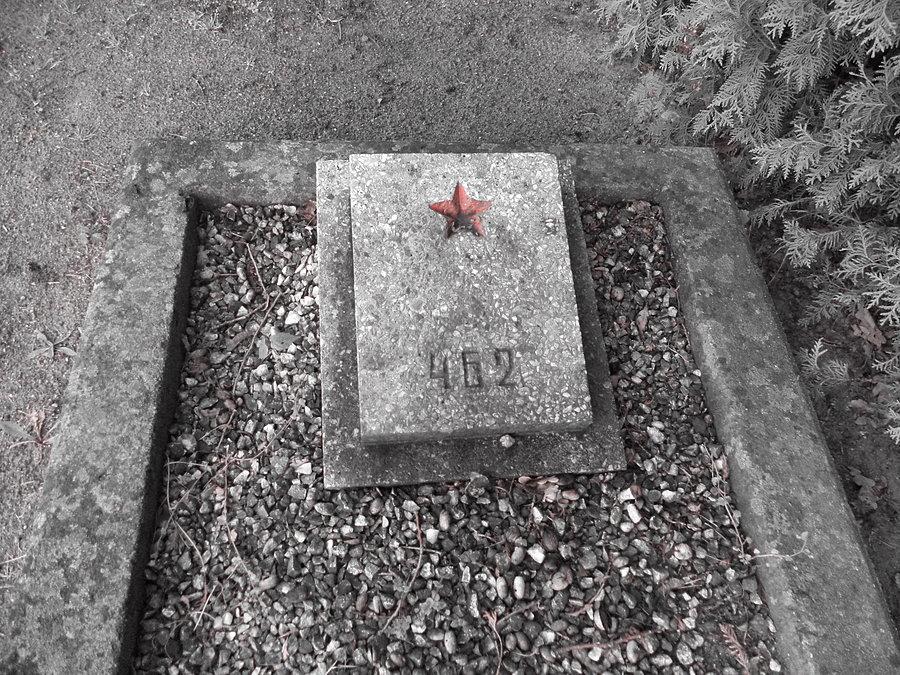 Na cmentarzu żołnierzy radzieckich