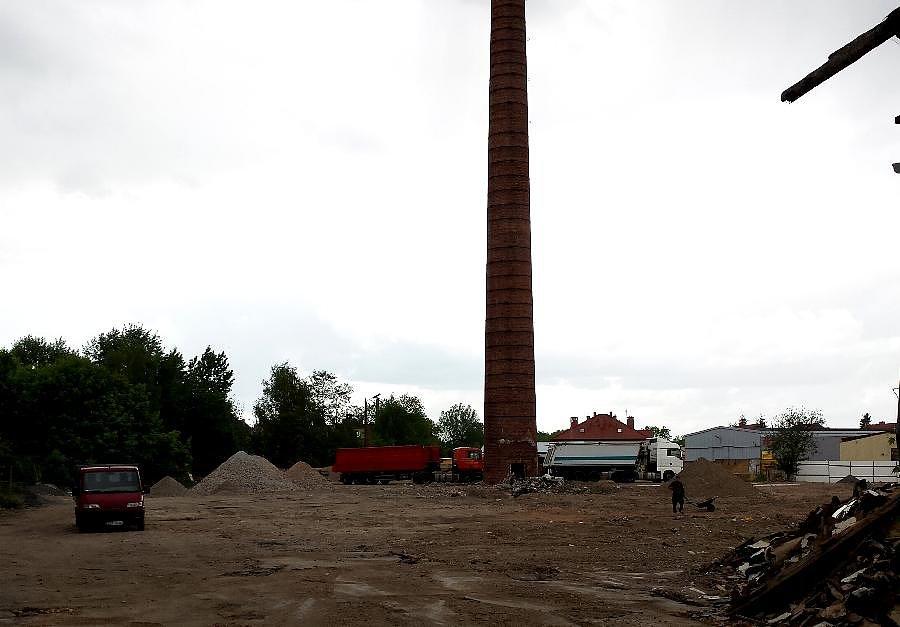 Pozostał tylko komin po Polenie