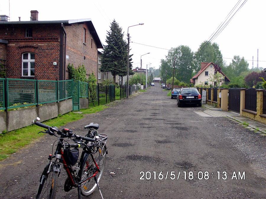 Na ulicy Kombajnistów w Ligocie (już blisko przystanku kolejowego Kastowice Brynów)