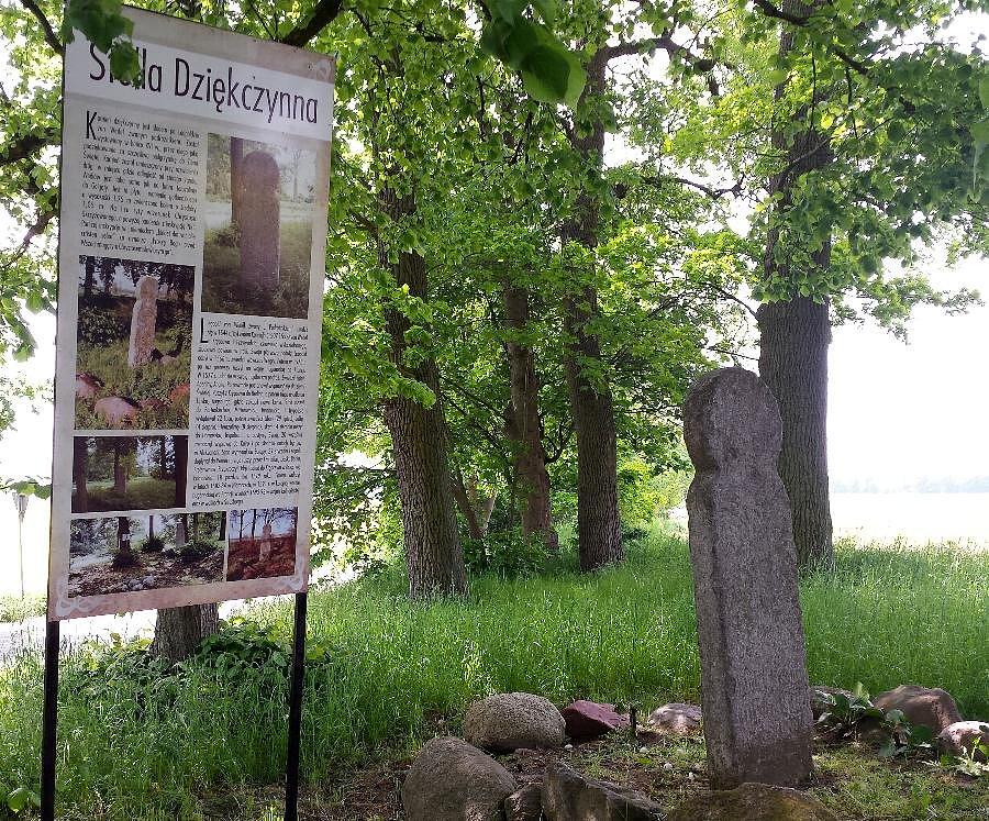 Granitowa stela (Krzyż Prośby) z XVI w. wykonana przez Leopolda von Wedel