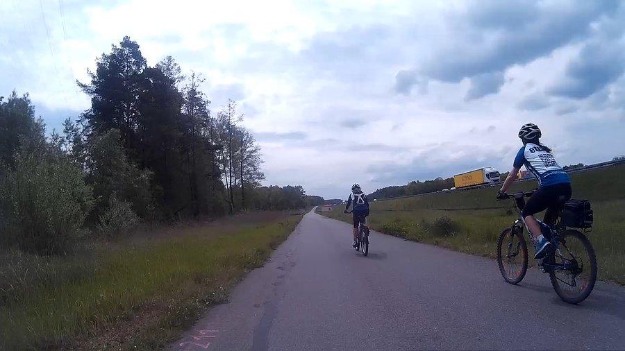 Wzdłuż autostrady
