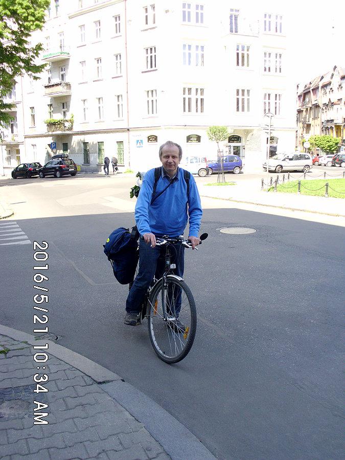 Botwinka wystaje z plecaka