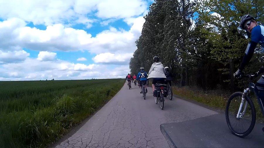 Rok temu w tym miejscu wyjechał na nas ciągnik