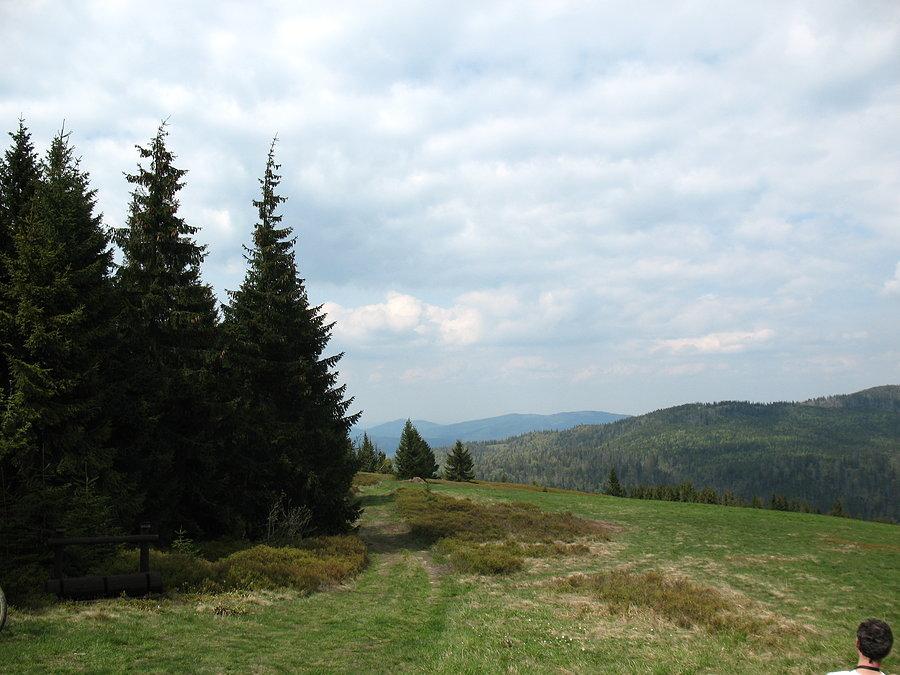 W oddali Beskid Wyspowy