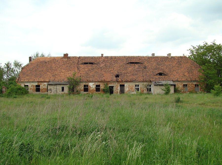 Zabudowania gospodarcze przy dworze w Proszycach