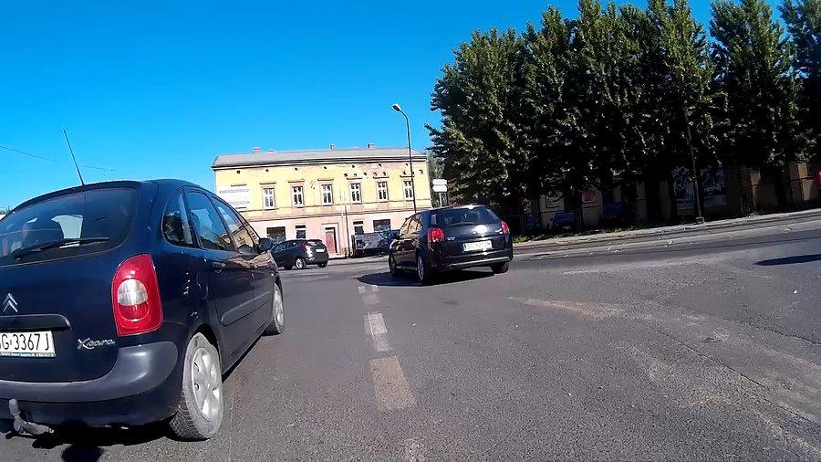 Mistrz skręcania z prawego pasa w lewo