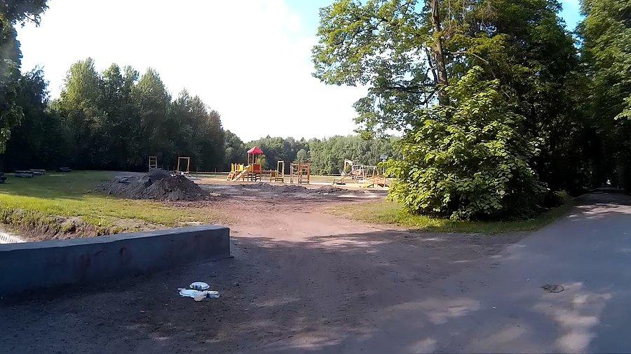 Powstaje plac zabaw w lasku Makoszowskim