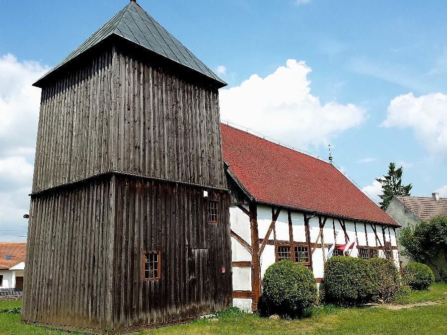 Dzisna (niem.Dischenhagen) Kościół filialny p.w. Św. Stanisława Biskupa z ok. 1595 r.,
