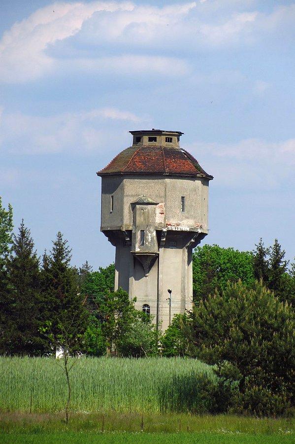 Wieża ciśnień koło Zawad