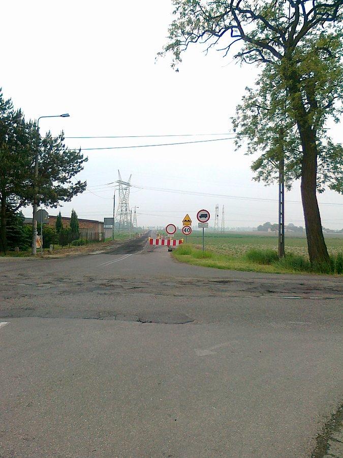 Zamknieta droga przez Michałówek