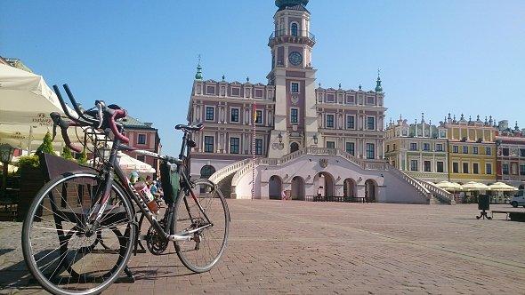 Rynek w Zamościu i rower