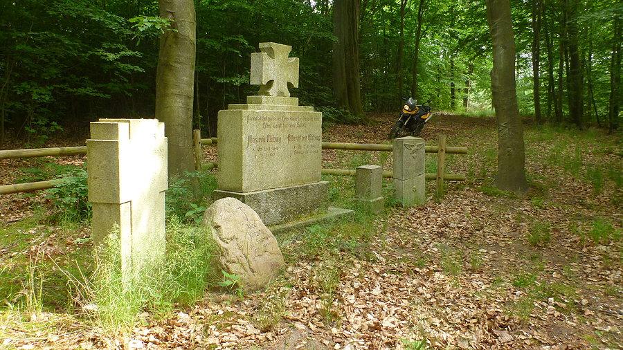 1,5km od Studnicy jest grobowiec rodziny Klitzingów