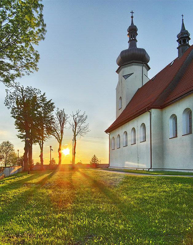 Klimont o zachodzie słońca