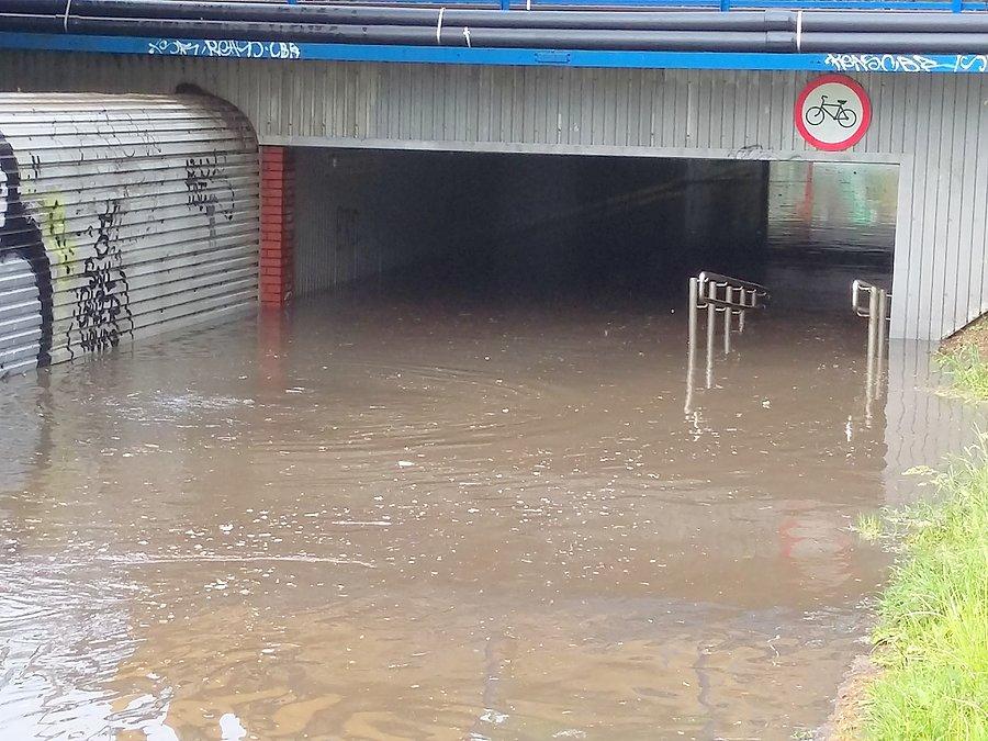 Zalany tunel przy PKP Raków w Częstochowie I