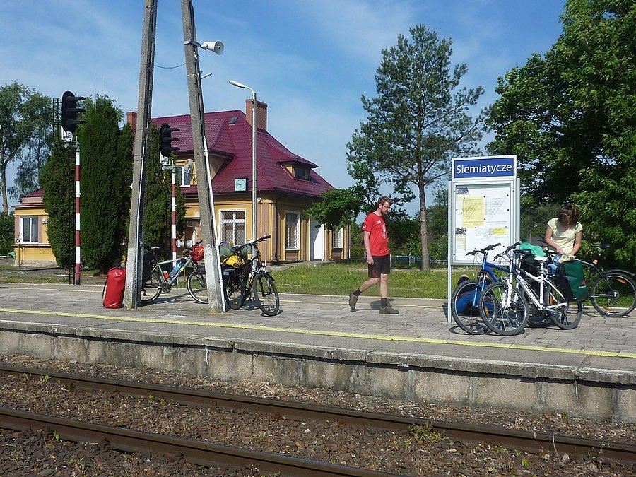 Stacja kolejowa w Siemiatyczach jest oddalona od miasta tylko o 7 km