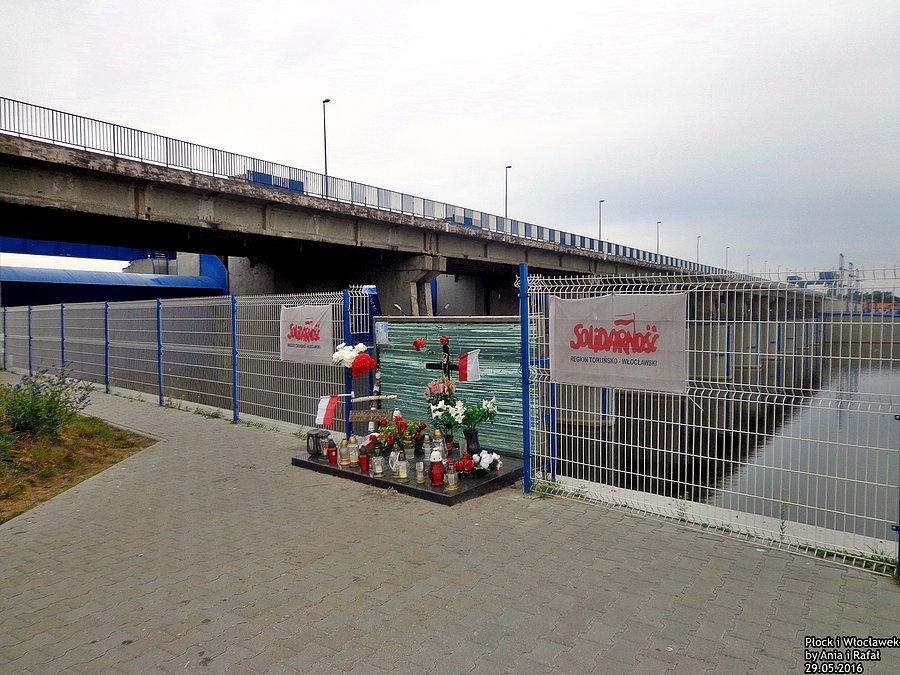 Zapora wodna we Włocławku