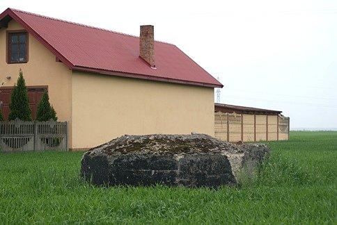 Schron we wsi Nowa Wieś k. Barkowic nad Zalewem Sulejowskim
