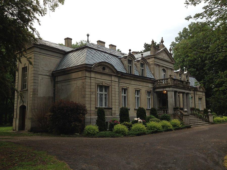 Sławno - neoklasycystyczny pałac wzniesiony ok. 1880 r