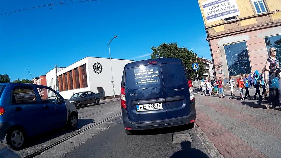 Dzieci wesoło, wybiegły z przedszkola... ;)