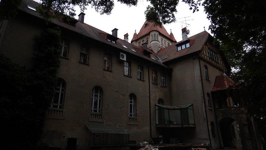 Zamek w Osiecznej (obecnie szpital)