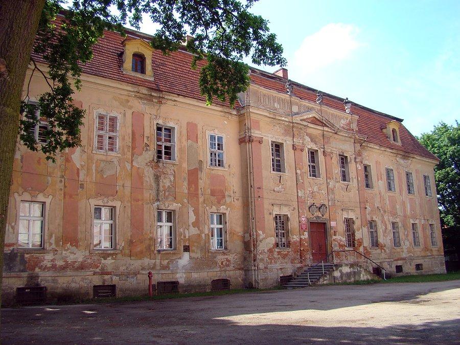 Pałac cysterski zbudowany w poł. XVIII w. w Sicinach