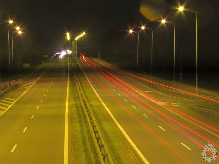 Nocka nad autostradą