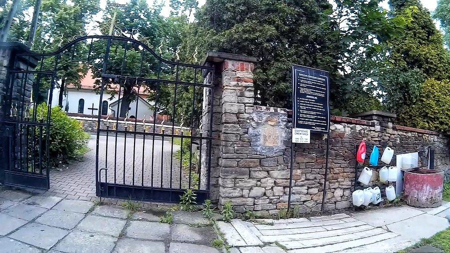 Pora opuścić cmentarz