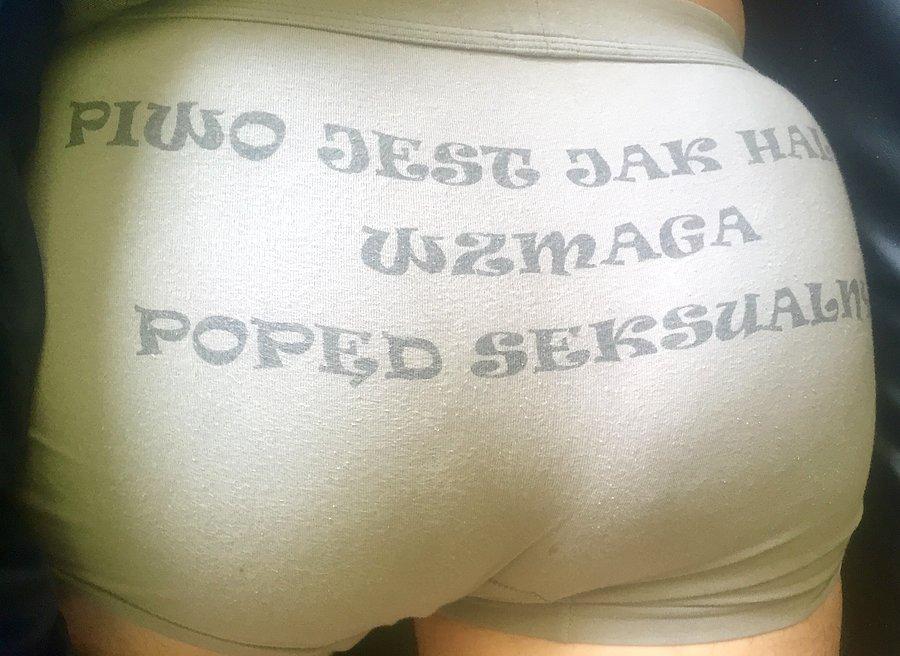 Taki napis na slipach miał jeden z Klukowiczów
