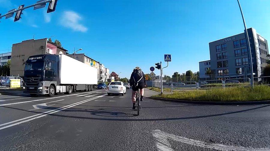 Podziwiałem jego plecak i... 30l wcale takie wielkie nie jest... chyba zamówię podobny ;)
