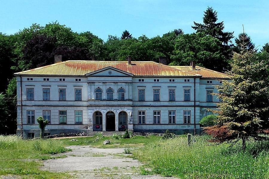 Bienice (niem.Gross Benz) Pałac neoklasycystyczny rodziny Kannenberg w 1876 r