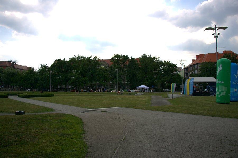 Wracamy na Plac Mickiewicza, na razie tu cicho :)