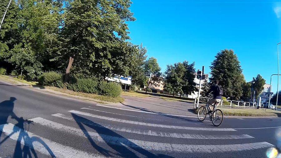 Widziałem policję... lepiej nie ryzykować, chociaż mam wrażenie, że nie wszyscy ich widzieli